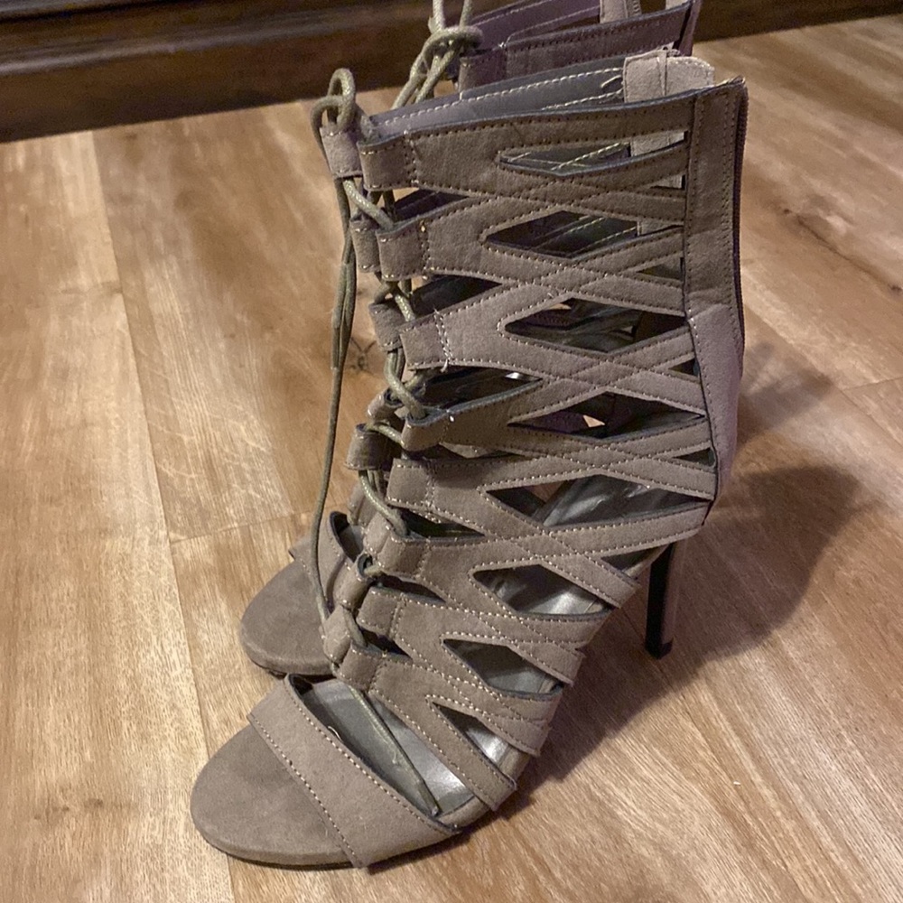 High heels - Picture 2 of 6